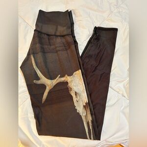 Teeki Deer Medicine Hot Pants Leggings Women’s Size Small in charcoal